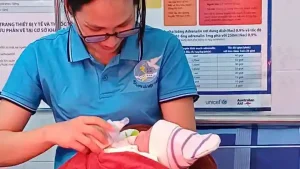 Đoạn đường đầy “ổ voi” 