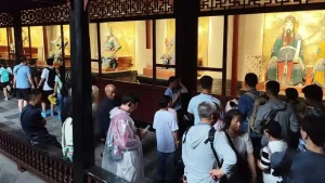 Người cộng sản được dân lập miếu thờ