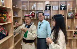 Người cộng sản được dân lập miếu thờ